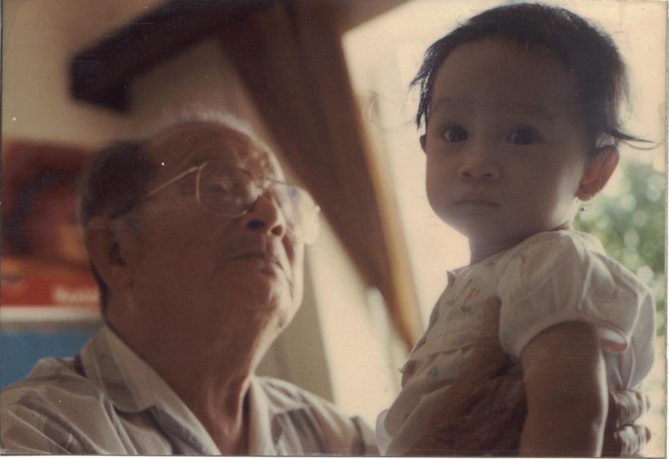 Mới đây, cô vợ hot girl của nam ca sĩ Lý Hải cũng khoe ảnh thời thơ ấu trên trang cá nhân. 