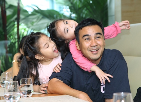 Quyền Linh có cuộc sống hạnh phúc và viên mãn bên gia đình.