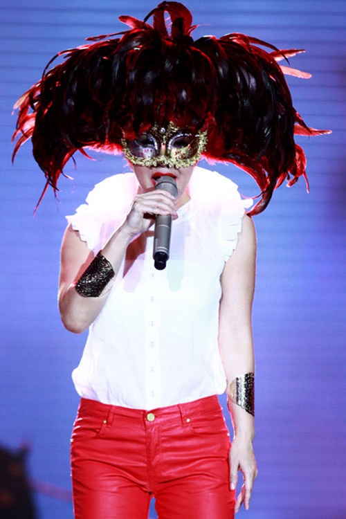 Những chiếc mũ và phong cách của cô đều khó bị 