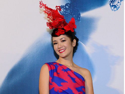 Gu an mac gay tranh cai cua diva Hong Nhung hinh anh