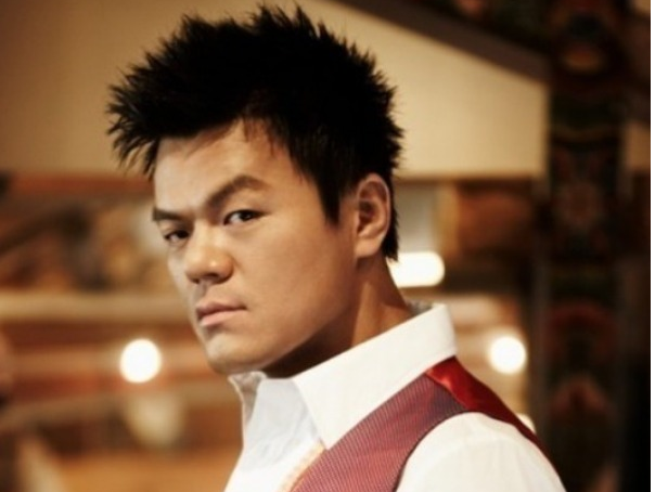 Директор джуп. Пак джинён jyp. пак джинён директор jyp. пак чин ён jyp. пак джинен jyp в молодости.