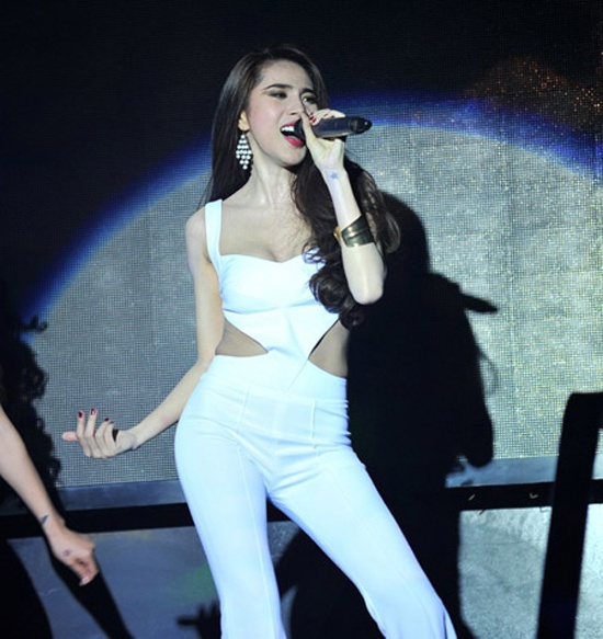 Thủy Tiên là ca sĩ