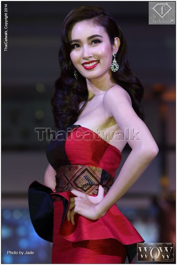 Nhan sắc ngọt ngào cùng việc là người đẹp chuyển giới đã giúp Nong Poy gây được chú ý.