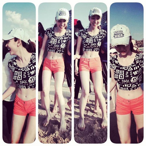 Ngân Khánh tự tin khoe vóc dáng đẹp, vòng eo thon với quần short và crop-top.