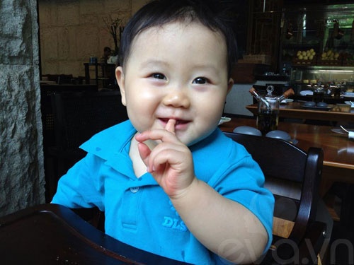 Cậu con trai dễ thương của Mỹ Duyên.
