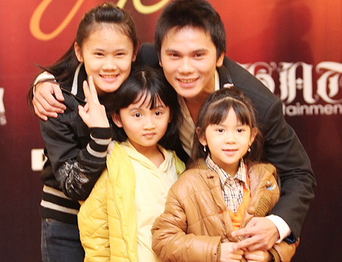 Dan sao Viet sinh con mot be hinh anh