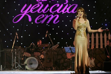 Mỹ Tâm tiếp tục khẳng định uy tín và bản lĩnh sân khấu của mình ngay sau sự cố.