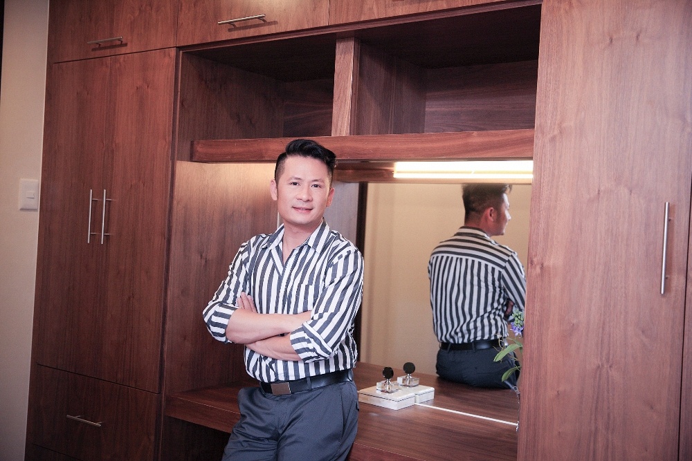 Sau sự kết hợp lần đầu với dự án nghe nhạc trả tiền qua internet, Bằng Kiều tiếp tục chuẩn bị phát hành một album 10 bài với thể loại nhạc Acoustic kết hợp với một số nhạc sĩ trẻ tại Việt Nam. Đây cũng là dự án “trẻ hoá” âm nhạc của Bằng Kiều mà vẫn giữ được chất của “anh Bầu” mà toàn ekip mong muốn. 