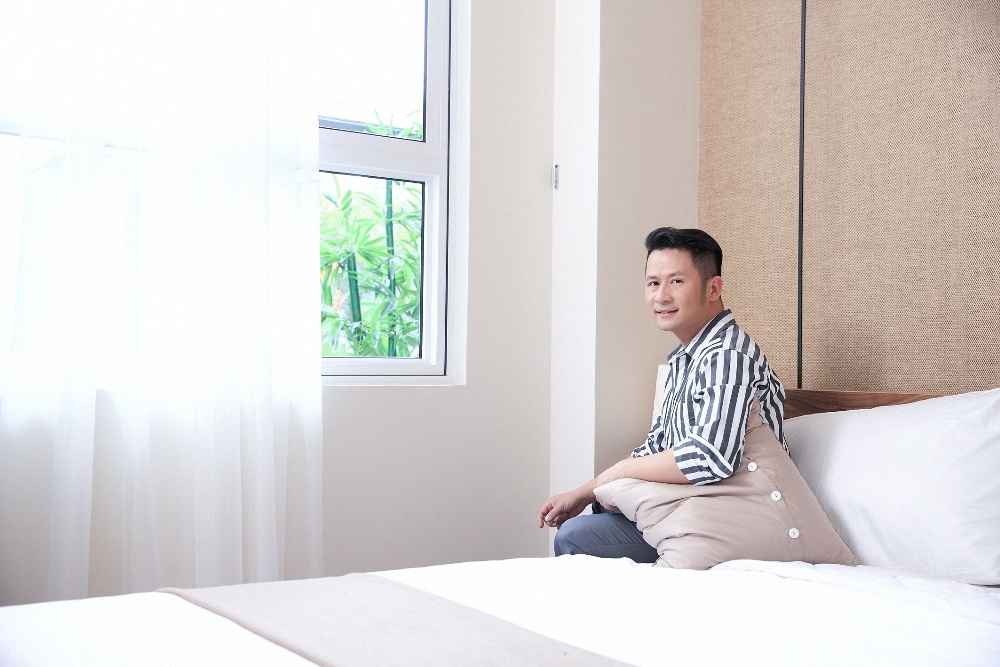 Anh cũng đang có một số lời mời hấp dẫn với điện ảnh và các chương trình truyền hình thực tế, nhưng Bằng Kiều đang cân nhắc để chọn cho mình những tác phẩm chất lượng nhất. 