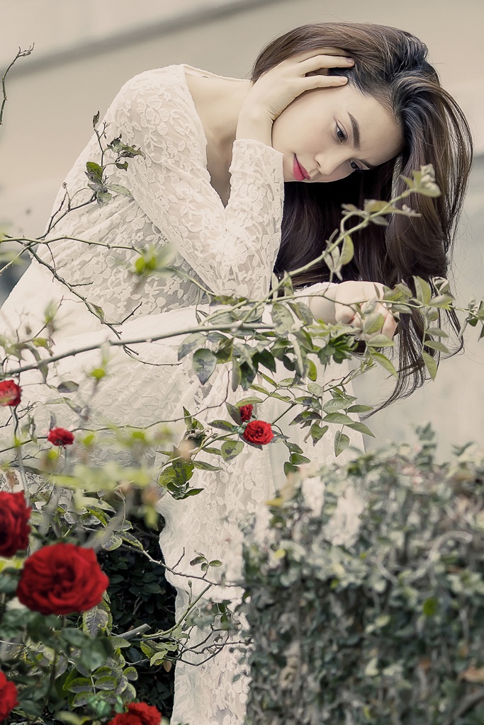 Với chất giọng khàn đặc biệt, Hồ Ngọc Hà rất hợp với dòng nhạc cổ điển và tạo nên sự quyến rũ và cảm xúc trong từng bài hát. Đặc biệt ca khúc chủ để Mối tình xưa được giới thiệu trước bằng một music video ấn tượng đã ngay lập tức chinh phục được khán giả.