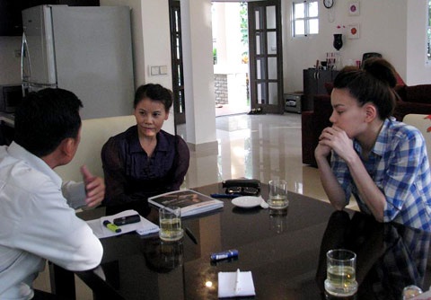 Ngay cả trong lúc mang thai bé Subeo, Hồ Ngọc Hà còn phải đối mặt với nhiều scandal về chuyện tình ái cá nhân của cô trong quá khứ, đây từng được xem như một thử thách khá nặng nề cho cả Hà Hồ lẫn Cường Đô la. Hồ Ngọc Hà và mẹ từng phải làm việc với luật sư để kiện 1 tờ báo khi có những thông tin sai lệch về cô.