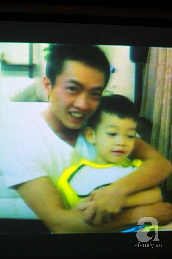 Cường Đô la và bé Subeo quay clip cúc mừng sinh nhật Hà Hồ.