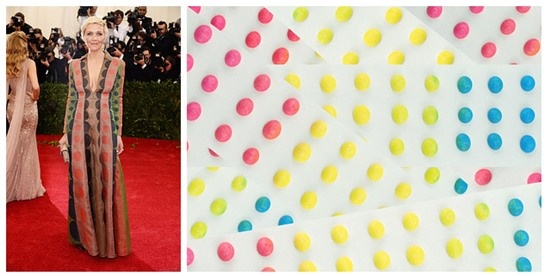 Chiếc váy của Maggie Gyllenhaal bị chê trông như những viên kẹo đủ màu sắc.