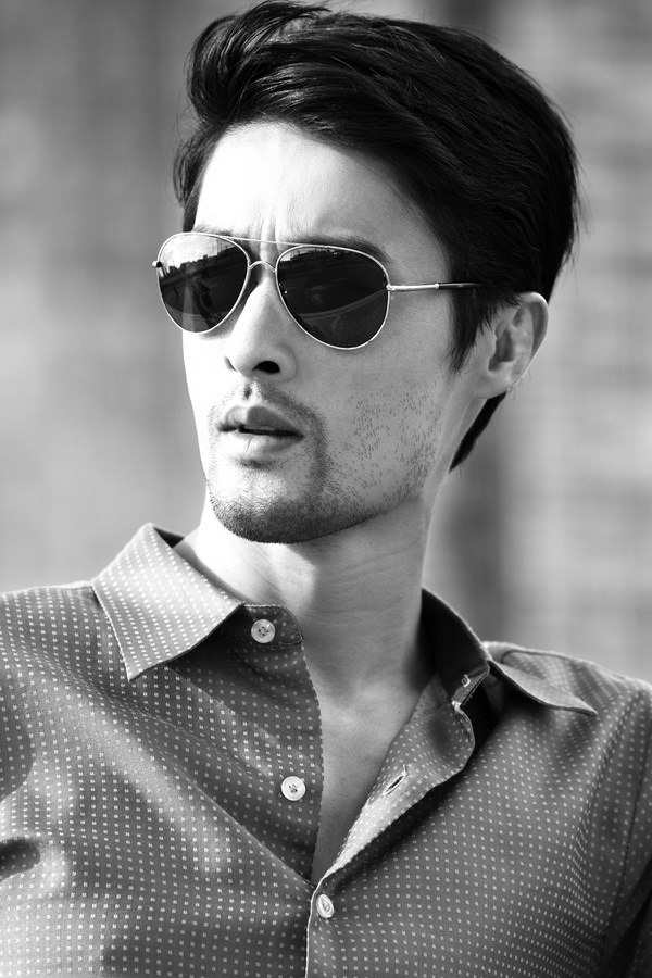 Vẻ phong trần của diễn viên Johnny Trí Nguyễn không chỉ