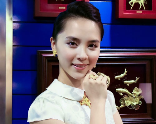 Duong Truong Thien Ly xinh dep ngay tai xuat hinh anh