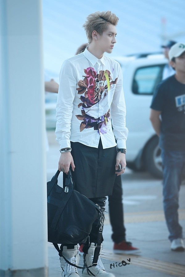 Đôi khi, phong cách khác lạ của Kris khiến người nhìn liên tưởng đến G-Dragon nhưng anh làm vẫn chưa tới.