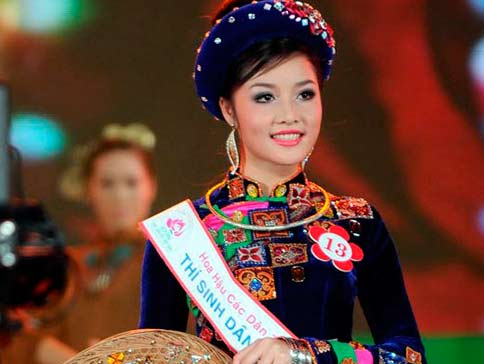 Vu tra vuong mien hoa hau cua Trieu Thi Ha gay xon xao hinh anh