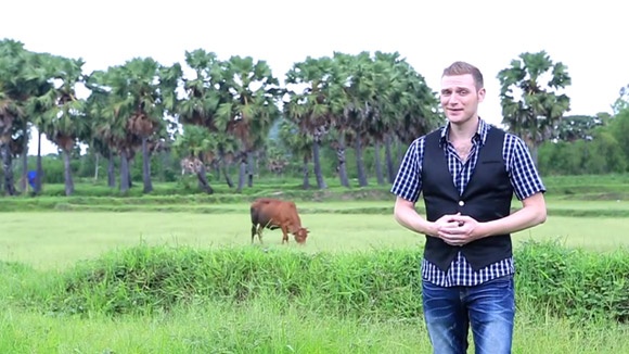 4 giong ca nuoc ngoai gay an tuong khi hat ve Viet Nam hinh anh