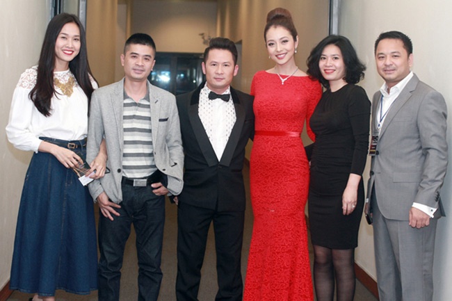 Để tránh dư luận xì xào, khi xuất hiện cùng trong một sự kiện, cả hai thường không đứng cạnh nhau. Dương Mỹ Linh đoạt ngôi vị Hoa hậu Phụ nữ Việt Nam qua ảnh năm 2006. Ngoài sự nghiệp làm người mẫu, Dương Mỹ Linh còn tham gia đóng một số phim như Anh và em, Vũ khí sắc đẹp, Người mẫu…