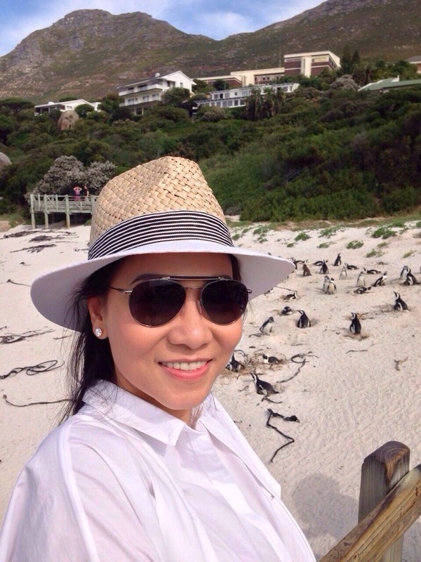 Mỗi khi về Châu Âu, Thu Minh lại dùng trực thăng riêng và du thuyền cá nhân để đi du lịch vòng quanh lục địa giàu có này cho các chuyến nghỉ dưỡng và mua sắm xa xỉ. 