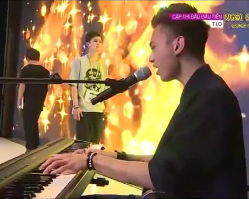 Hot boy Soobin Hoang Son khoe kha nang choi piano tai Han hinh anh