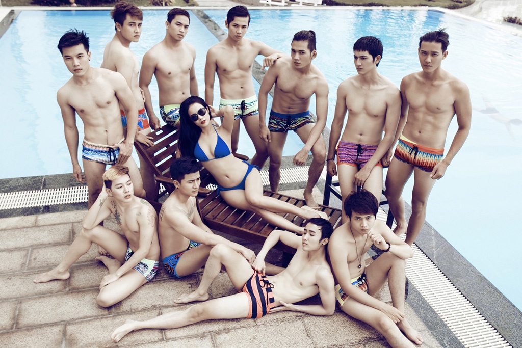 Diep Lam Anh khoe dang sexy giua dan hot boy hinh anh