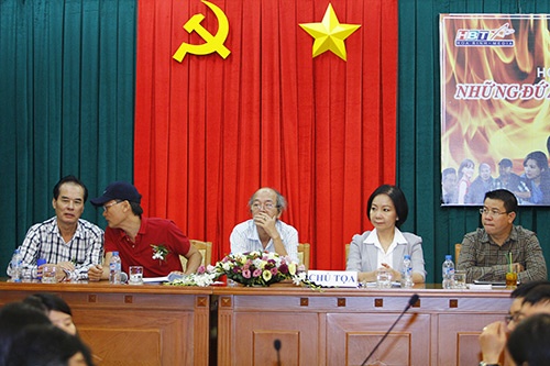 Anh Vũ Ngọc Hà (ngoài cùng bên phải) tại buổi họp báo ra mắt Những đứa con biệt động Sài Gòn 2.