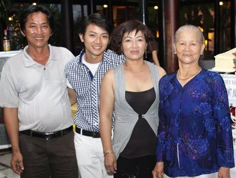 Tiet lo bat ngo ve cha me ruot Hoai Lam hinh anh