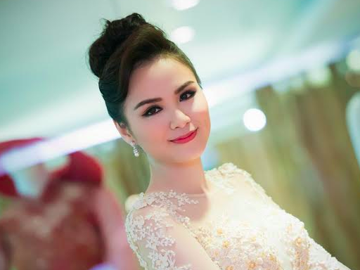 Diem Huong tai xuat sau vu bi me ke xau noi dong nguoi hinh anh