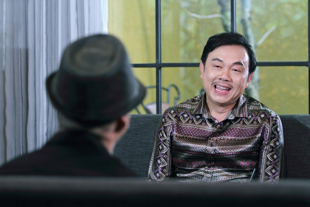 Chi Tai ke chuyen di giao bao, kiem an tung bua hinh anh