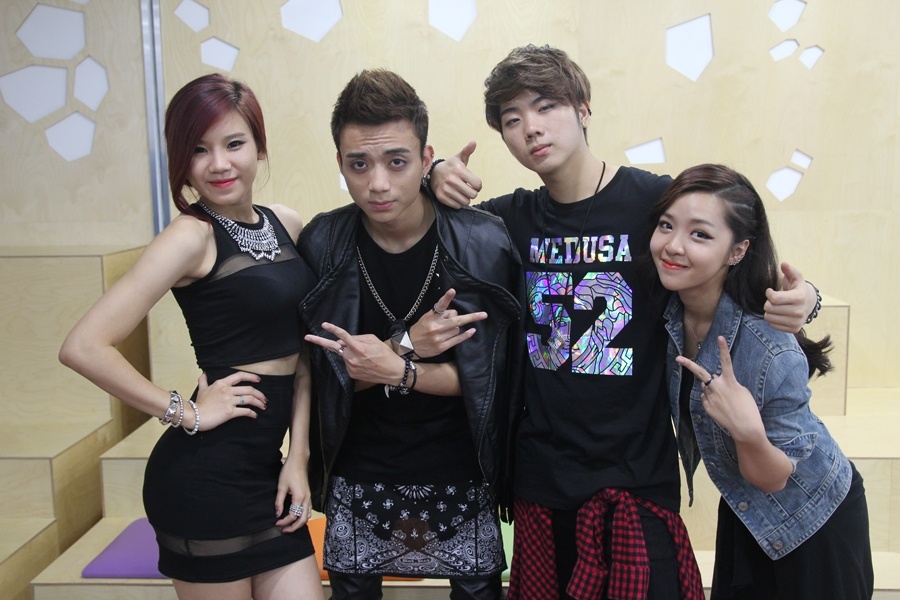 'Tham hoa' Ngoi sao Viet bi che hat nhu Chaien hinh anh