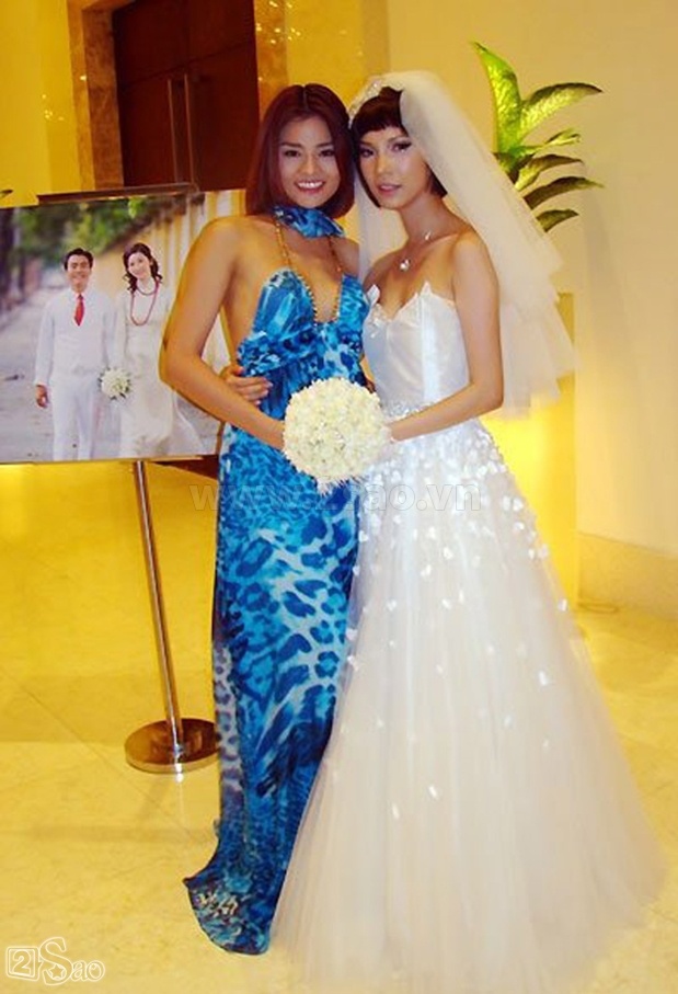 Thêm một sản phẩm thời trang thảm đỏ được Vũ Thu Phương lăng xê nhầm địa chỉ. Dù Xuân  Lan là một siêu mẫu nhưng không có nghĩa là đám cưới của cô phải là sàn diễn thời trang hoặc là một sự kiện thảm đỏ