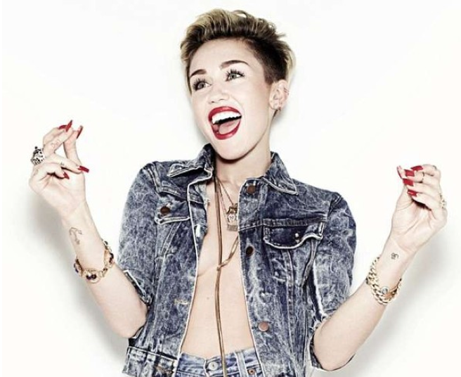 Miley to giai thuong gian lan khi thua dau Selena va Lorde hinh anh