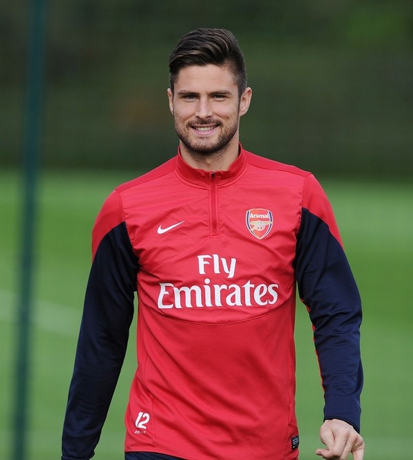 Olivier Giroud không những nổi tiếng trên sân cỏ trong vai trò chân sút chủ lực của Pháp tại World Cup 2014, anh còn là một gương mặt người mẫu đình đám của của nhiều tạp chí thời trang. 