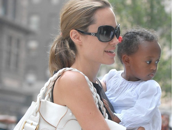 BST tui hang hieu don gian nhung dang cap cua Angelina Jolie hinh anh