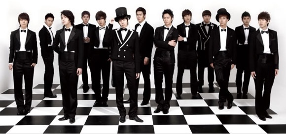  Super Junior với 13 thành viên.