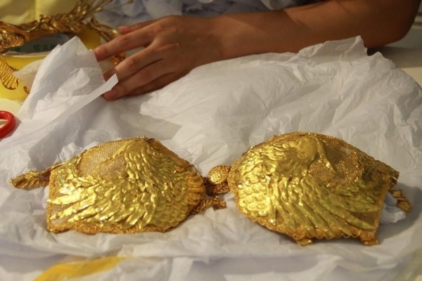 Theo thông tin từ phía cửa hàng, bộ đồ lót bằng vàng này nặng tới 950 gram.