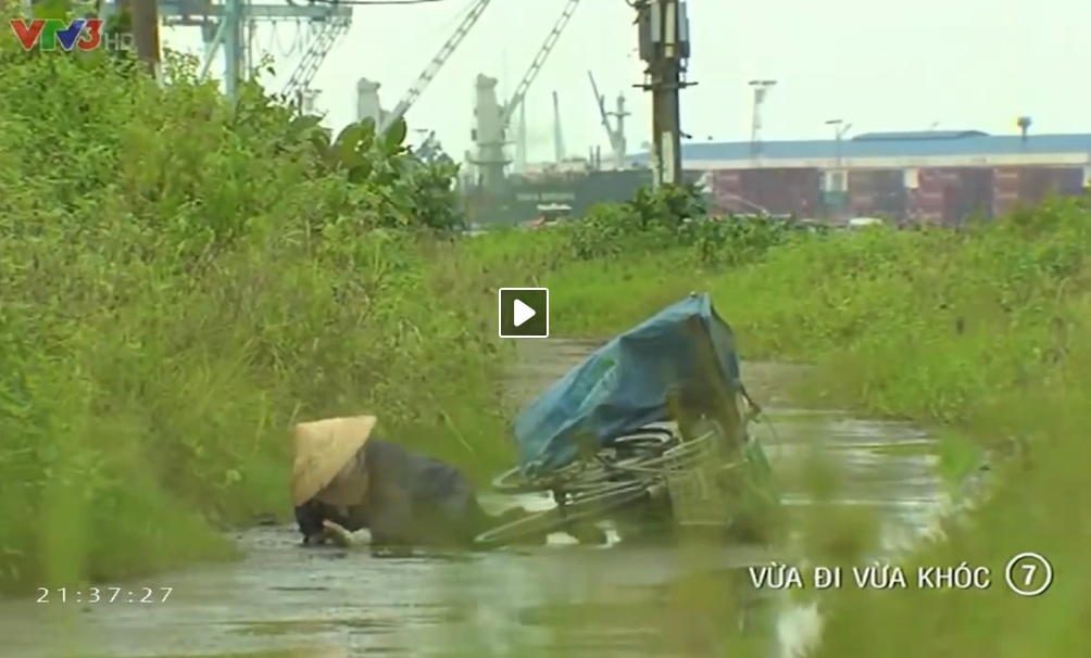 Ba Hoa nga xe, nam tren vung nuoc bun hinh anh