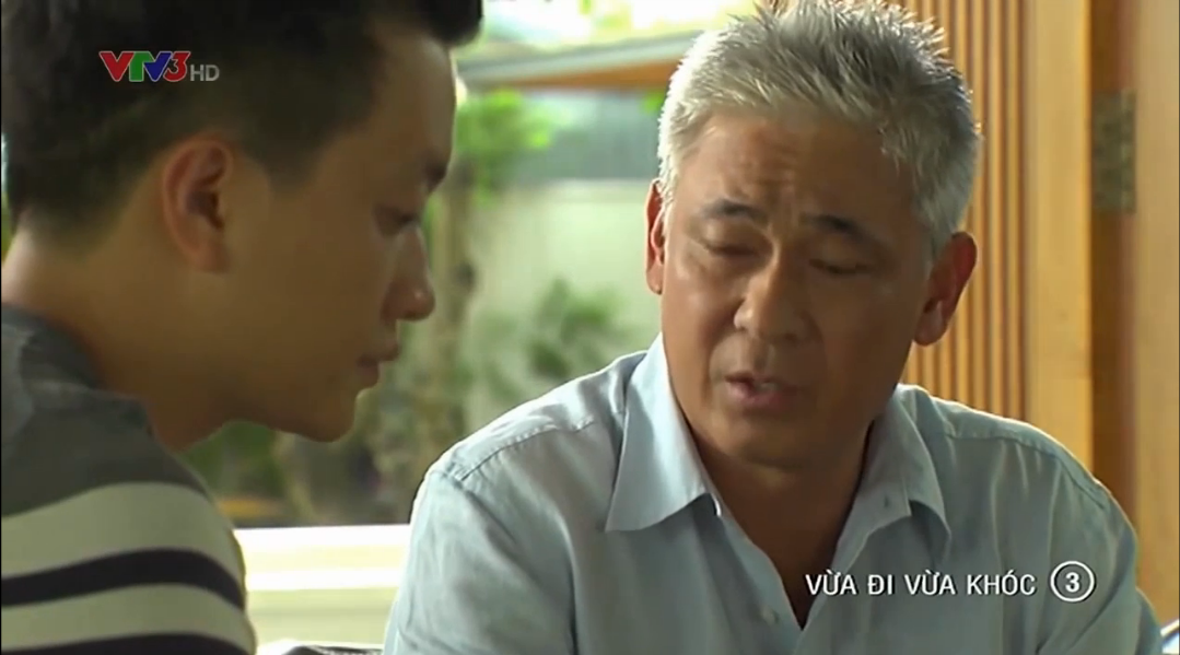 Hai Minh khoc nuc no khi nghe ba ke ve me hinh anh