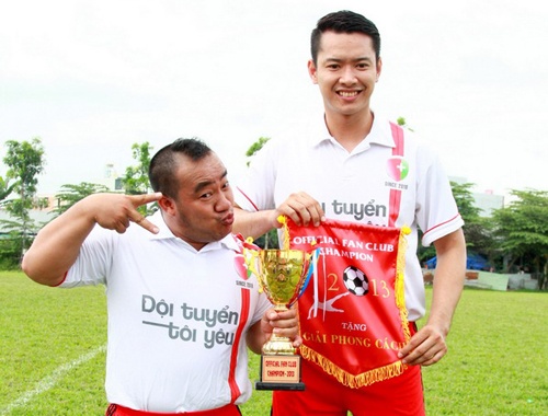 Khi sao Viet lan san lam binh luan vien bong da hinh anh