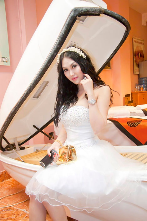 Phi Thanh Vân tự thấy mình quá xinh với hình tượng búp bê.