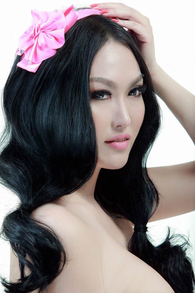 Người đẹp cho rằng, hiện có nhiều đàn ông đến với cô vì danh tiếng và tiền bạc mà cô đang sở hữu.  