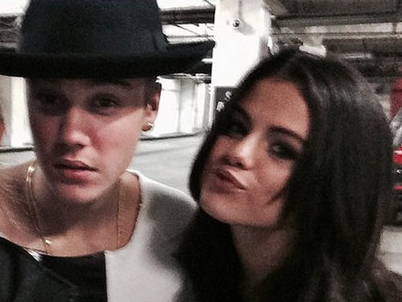 Justin va Selena bi chi trich lam tro he cho thien ha hinh anh