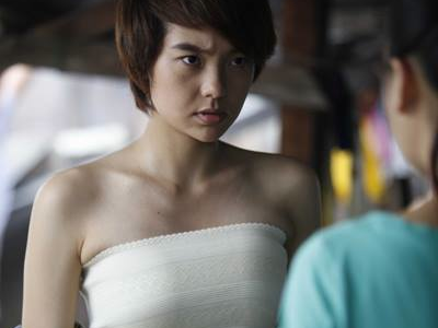 Minh Hang coi ao chung minh than phan con gai hinh anh