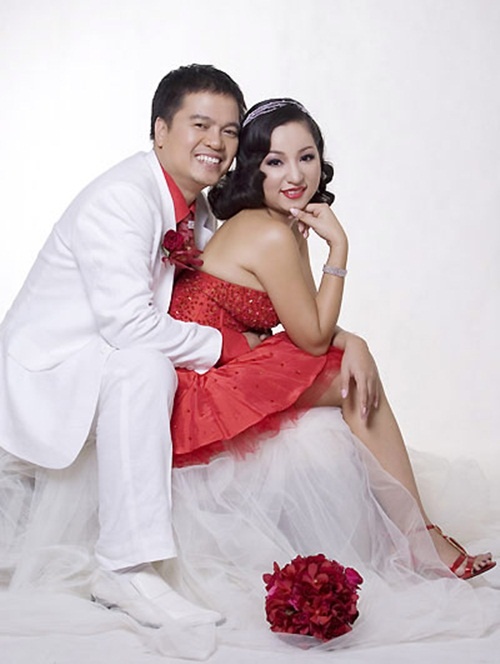 Năm 2010, Thúy Nga lên xe hoa chính thức kết thúc cuộc sống độc thân với chú rể Nguyễn Nam - công tác bên lĩnh vực hải quan.