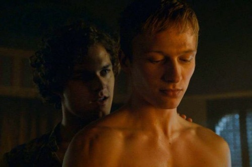 Cảnh phim thể hiện sự ngây thơ của nhân vật Loras Tyrell.