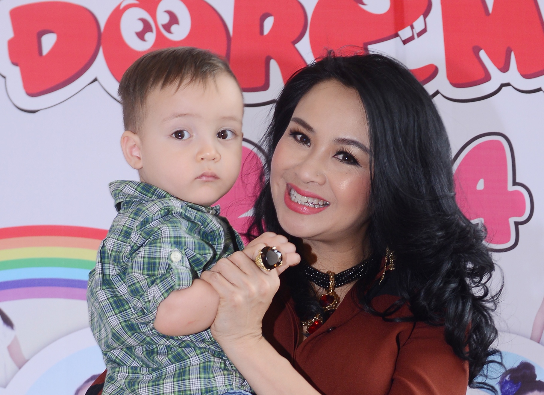 Thanh Lam be chau trai lai Tay di hop bao Do Re Mi hinh anh