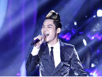 Muon kieu nhan con nuoi gay soc o showbiz Viet hinh anh