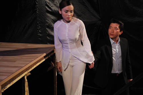 Yến Trang và bạn diễn 