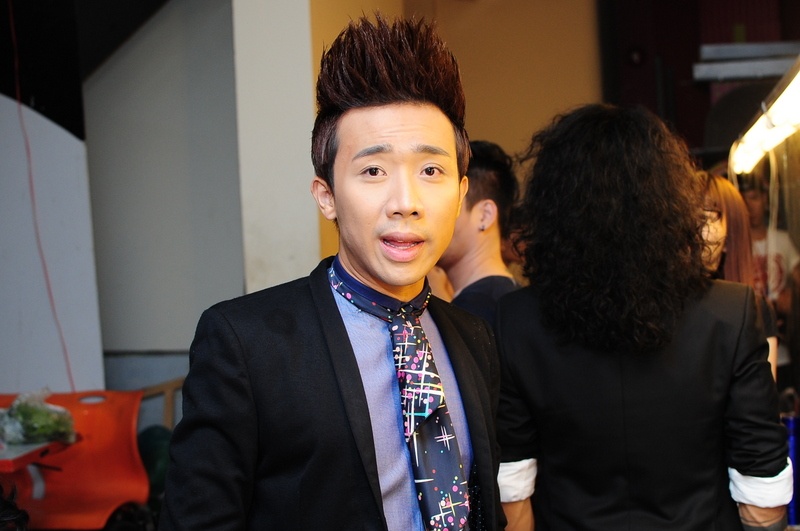 trấn thành, tuyệt đỉnh tranh tài, đeo khăn điệu đà